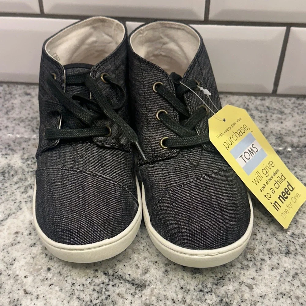TOMS Kids Youth‎ Size 2 Paseo Mid Sneaker Black Chambray Lace Up Casual Skater